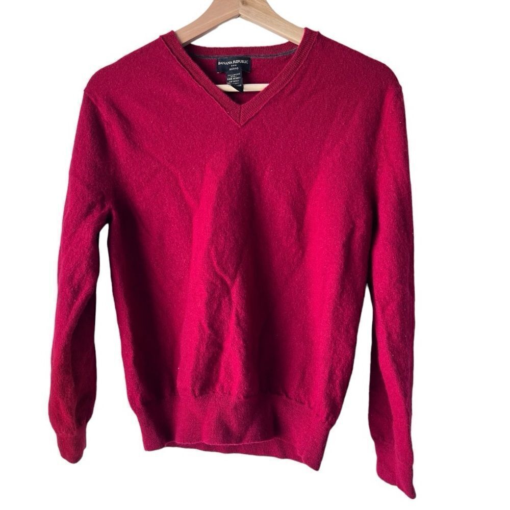 100% merino wool Banana Republic pure red sweater V neck classic comfort M.
